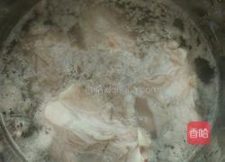木耳萝卜猪骨汤的做法图解2
