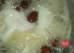 牛奶红枣羹的做法图解2