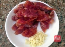 腊肠炒莴笋的做法图解2