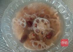 红枣红豆银耳莲藕汤的做法图解3