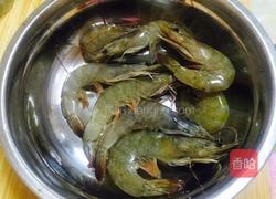 番茄酱虾。的做法图解1