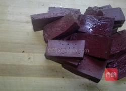 蚝油血豆腐的做法图解1