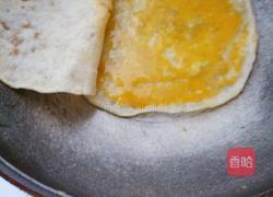胡萝卜丝卷饼的做法图解2