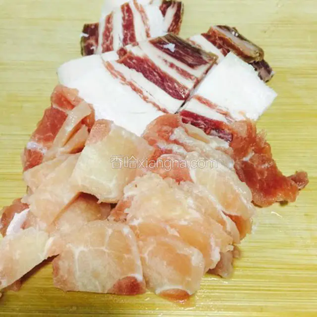 肉洗干净切片备用