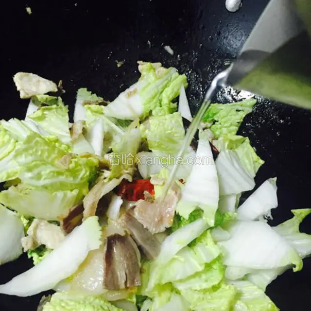 然后加入适量开水
