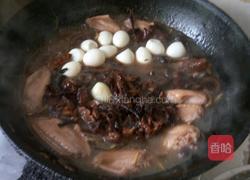 榛蘑炖鸡翅的做法图解3