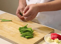 荷兰豆炒腊味的做法图解1