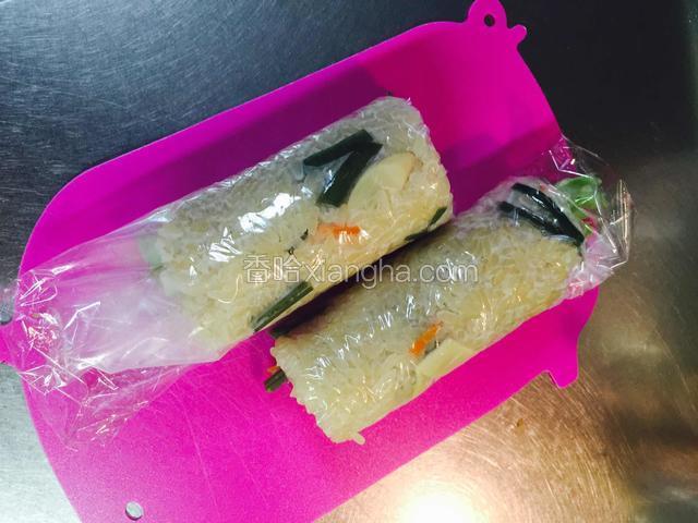 如果要带出门可以就包裹着保鲜膜放入合适的盒子里就可以了，吃的时候有保鲜膜包着手也不脏