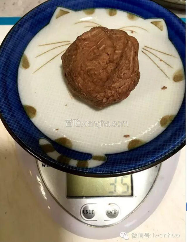 和好面后就可以包，大约35-36g一个团