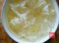 冰糖银耳雪梨的做法图解1
