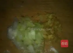 Illustration of how to make fried noodles with shredded pork 3