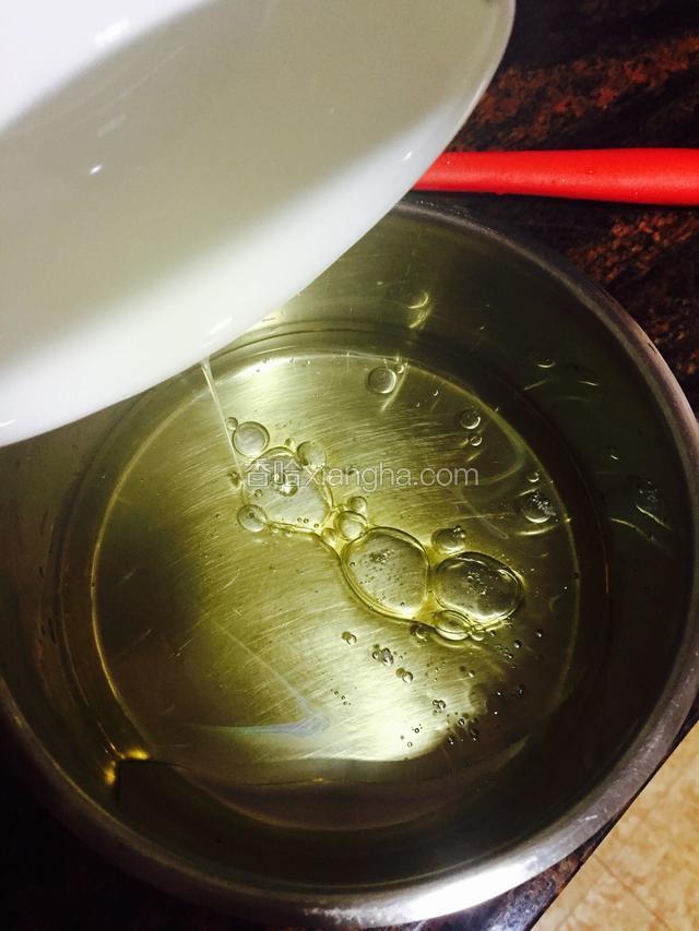 溶解后加入玉米油一起搅拌均匀