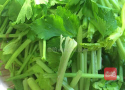 芹菜炒腊肉的做法图解3