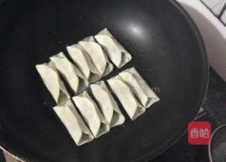 韭菜猪肉锅贴的做法图解6