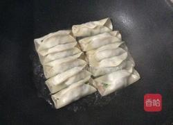韭菜猪肉锅贴的做法图解7