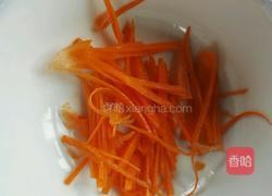 包菜炒泡面的做法图解2