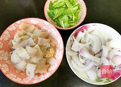 洋葱青椒鱿鱼花的做法图解2