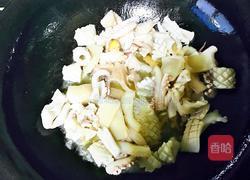 洋葱青椒鱿鱼花的做法图解3