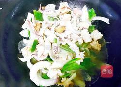 洋葱青椒鱿鱼花的做法图解7