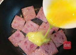 午餐肉煎鸡蛋的做法图解4