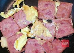午餐肉煎鸡蛋的做法图解5