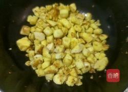 彩蔬炒馒头的做法图解4