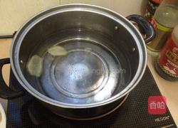 凉拌手撕鸡的做法图解1