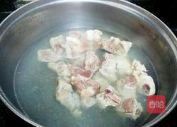 雪梨萝卜排骨汤的做法图解2