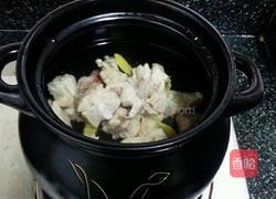 雪梨萝卜排骨汤的做法图解3