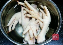 豆腐泡土豆鸡爪煲的做法图解1