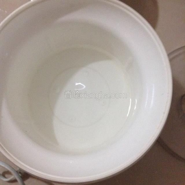 底部放点温水，温度在35度左右。