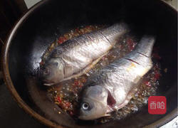 藿香鲫鱼的做法图解5