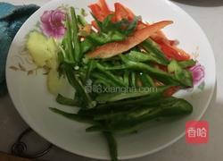 大蒜炒腊肉的做法图解2