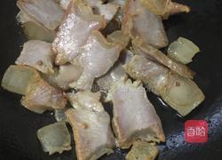 大蒜炒腊肉的做法图解6