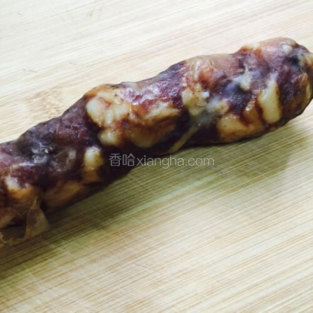 香肠一个洗干净备用