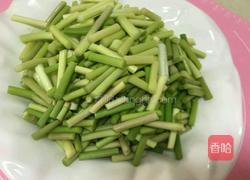 四川腊肉炒蒜苔的做法图解3