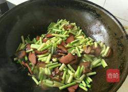 四川腊肉炒蒜苔的做法图解8