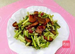 四川腊肉炒蒜苔的做法图解9