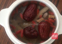 党参凤爪汤的做法图解3