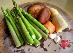 香菇炒双笋的做法图解1