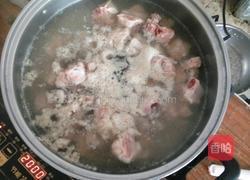 排骨莲藕土豆汤的做法图解3