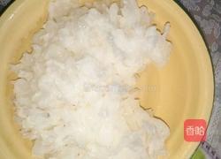 银耳羹的做法图解1