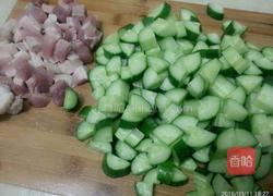 黄瓜炒肉粒的做法图解3