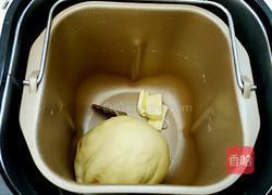 小狗啃骨头汉堡的做法图解2