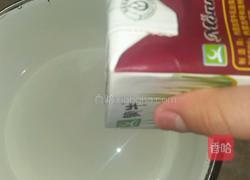 牛奶味冰淇淋的做法图解2