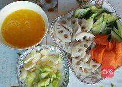 瓜片莲藕炒鸡蛋的做法图解1