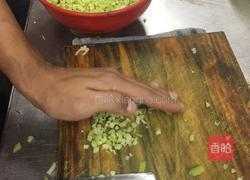 芹菜牛肉饺子的做法图解2