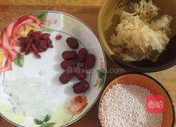 银耳西米汤的做法图解1