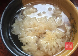 银耳西米汤的做法图解2