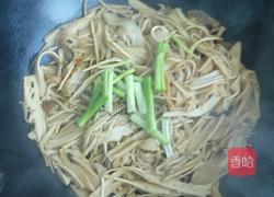 腊肉烩竹笋的做法图解5